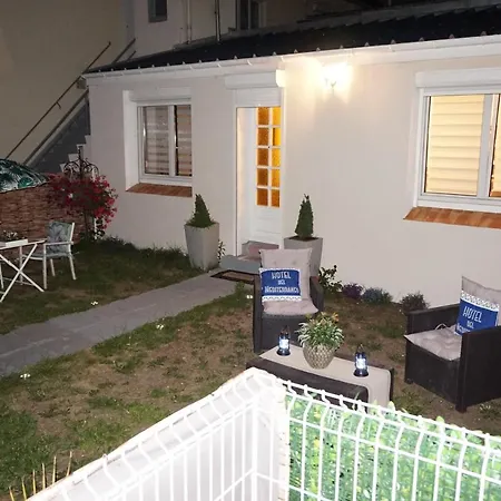 Maison De Standing Avec Jardin A 200m De La *